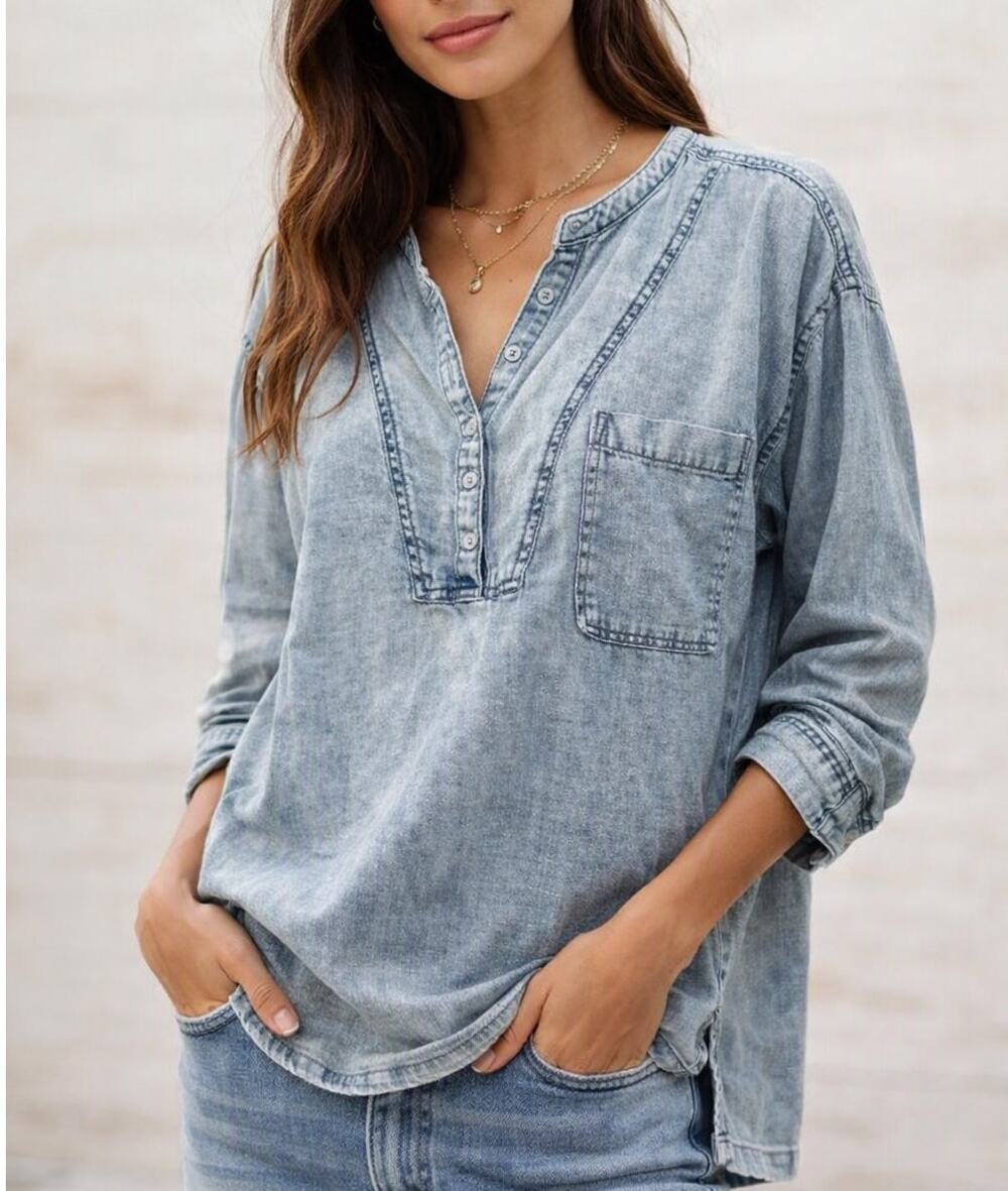 Pilcro by Anthropologie Long Sleeve V-Neck Chambray Blouse Top Blue Large